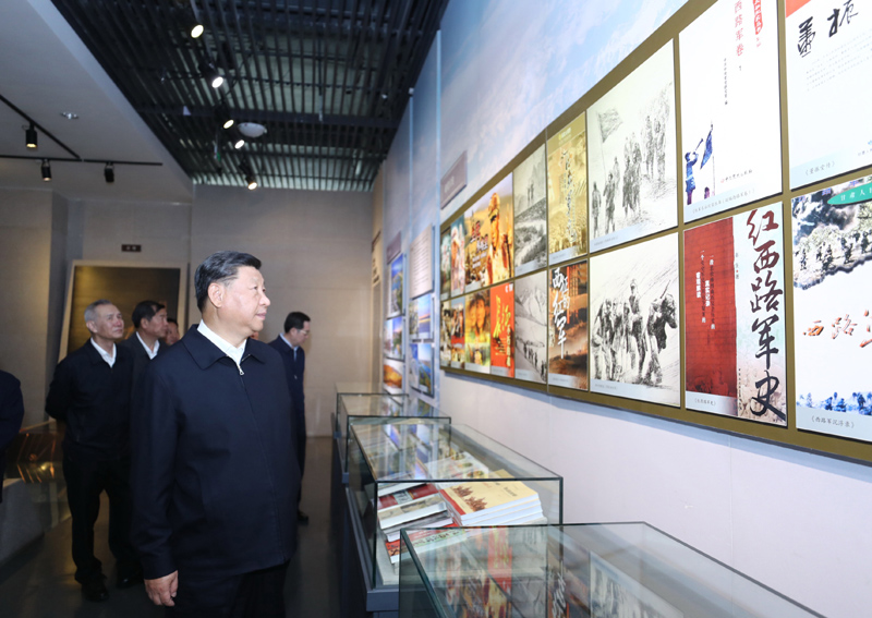 8月19日至22日，中共中央總書記、國家主席、中央軍委主席習(xí)近平在甘肅考察。這是20日上午，習(xí)近平在張掖市高臺縣參觀中國工農(nóng)紅軍西路軍紀(jì)念館。