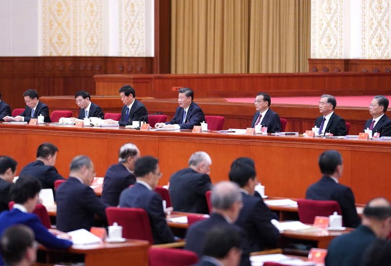 中國(guó)共產(chǎn)黨第十九屆中央委員會(huì)第五次全體會(huì)議，于2020年10月26日至29日在北京舉行。這是習(xí)近平、李克強(qiáng)、栗戰(zhàn)書、汪洋、王滬寧、趙樂際、韓正等在主席臺(tái)上。新華社記者 殷博古 攝