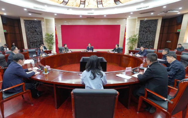 區(qū)委常委會(huì)會(huì)議暨區(qū)委黨的建設(shè)工作領(lǐng)導(dǎo)小組會(huì)議召開